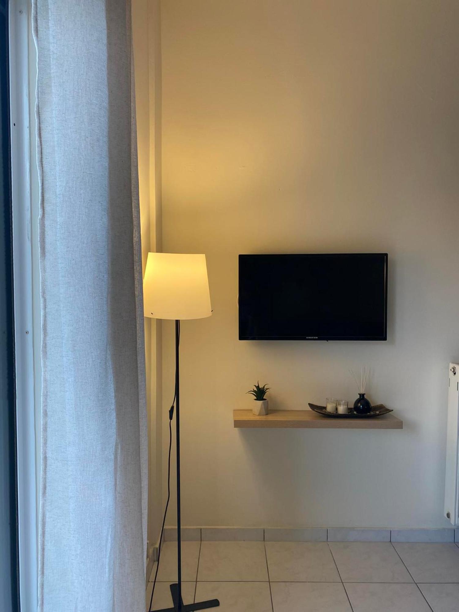 Nav Apart, Salamina Paloukia Exteriör bild